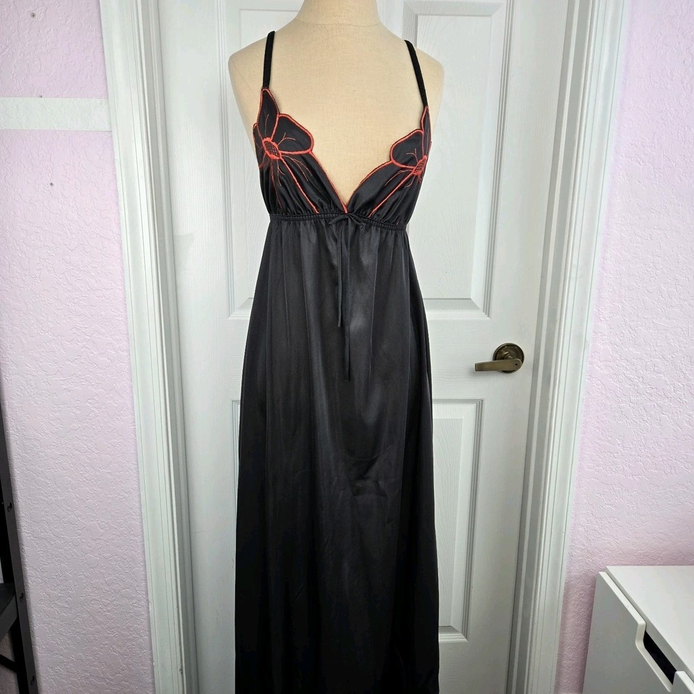 Satin Vtg Long Black Nightgown Red Floral‎ Embroidery Size S Plunge Neck USA